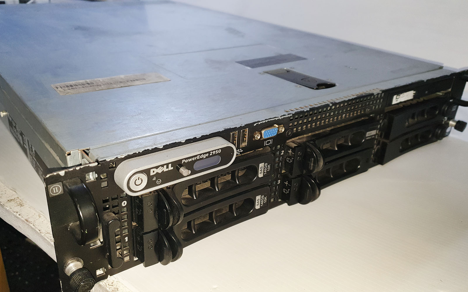 Server Dell PowerEdge 2950 Rack Used A 8Gb Memory  320Gb SAS HD Graphics
