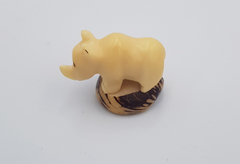 Articiones Rhino Handmade Figurine  Tagua New 4cm 5cm 2cm